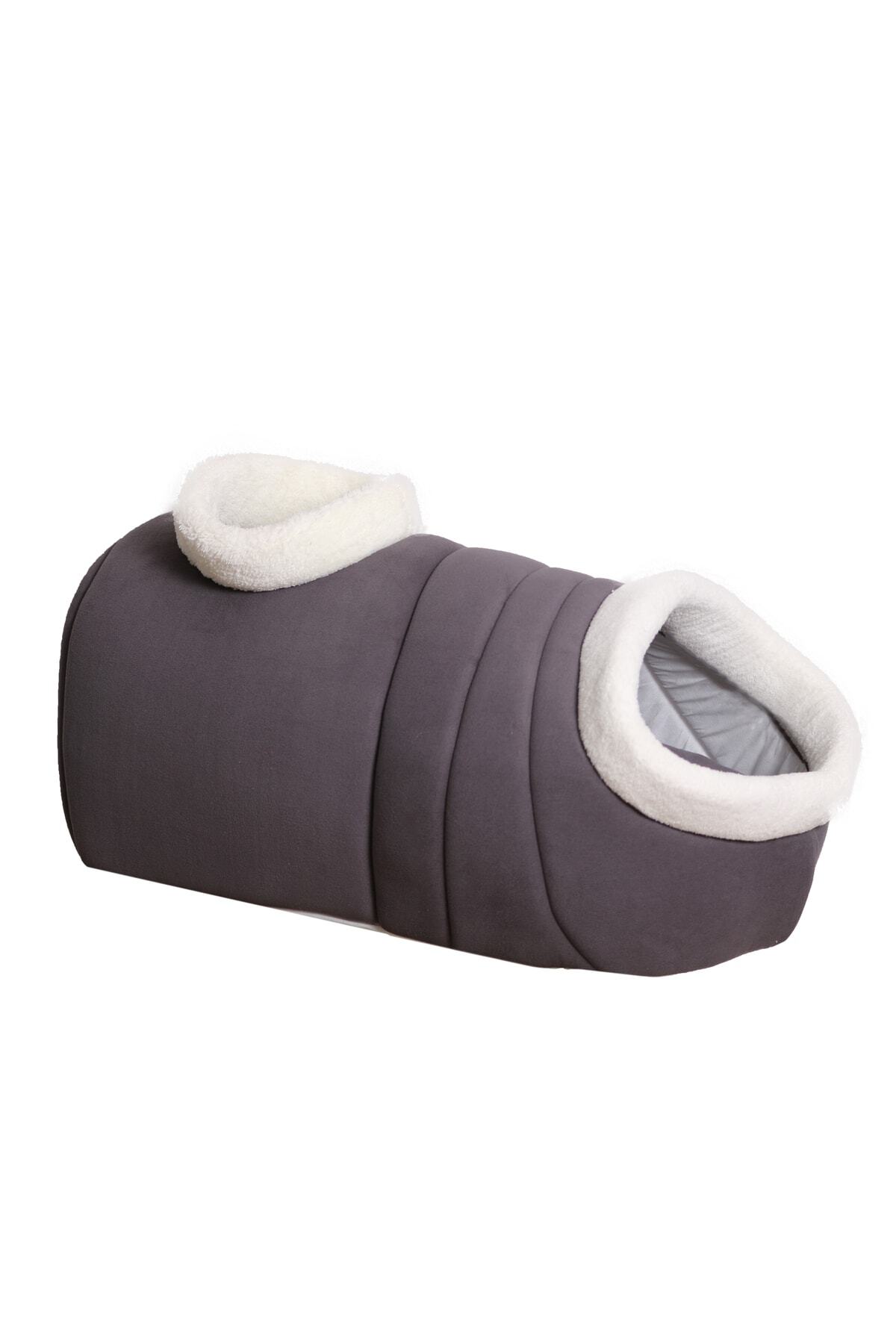 Alaska Model Kedi Dogum Yatağı Anne Ve 4 Yavrusu