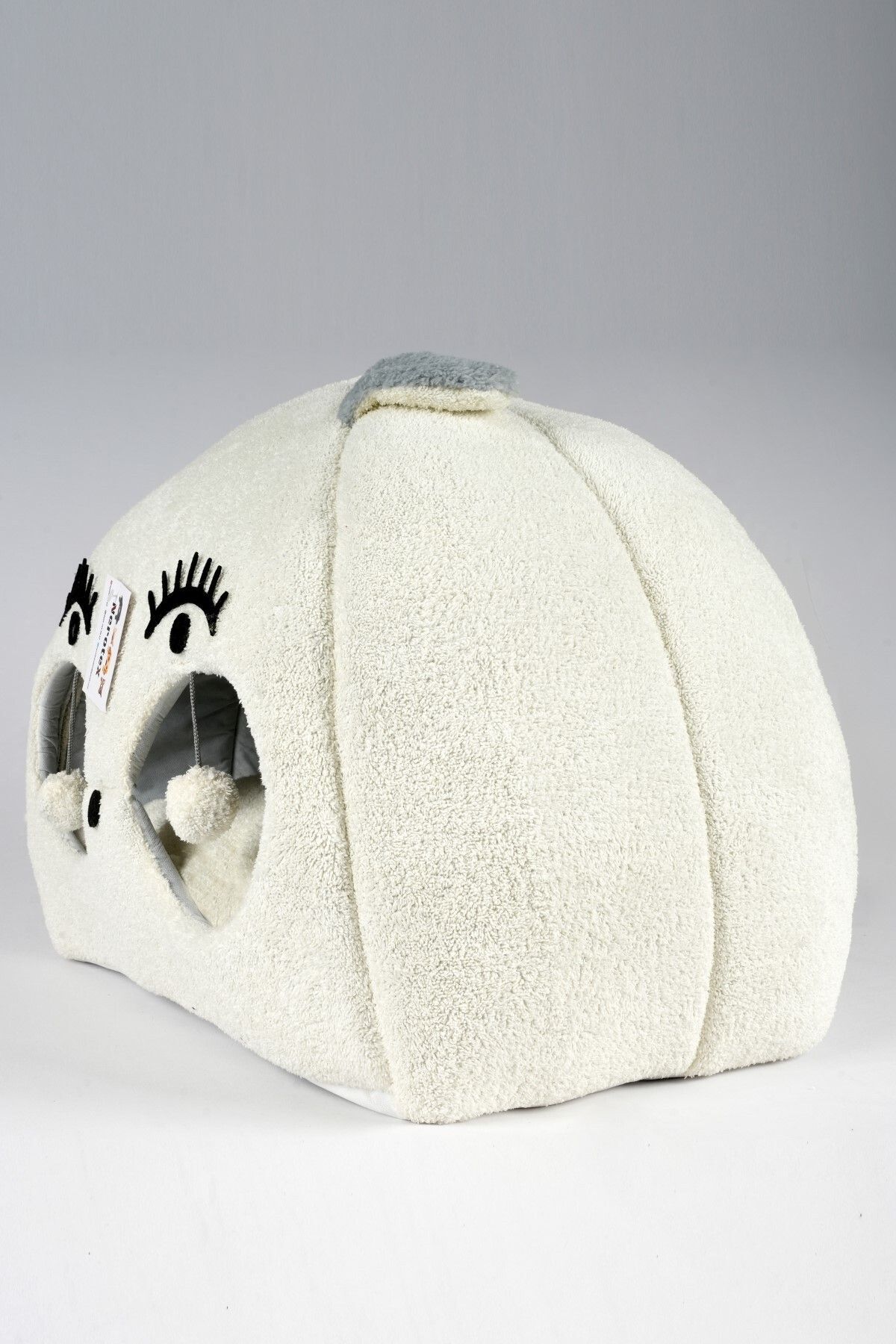 Beyaz Kedi Kafalı Büyük Kedi Evi Yuvası Beyaz Kedi Kafalı Büyük Kedi Evi Yuvası